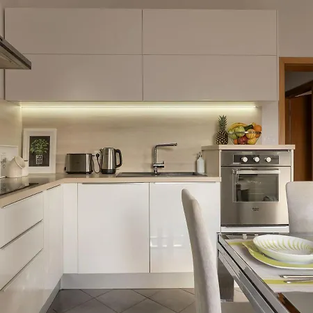 Leki - Newly Renovated, Modern Spot Pula