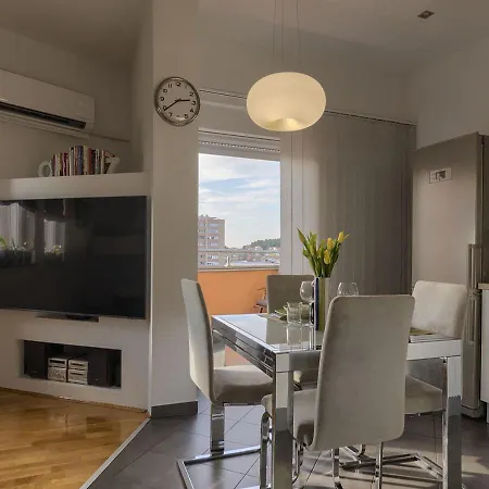 Leki - Newly Renovated, Modern Spot Apartment *