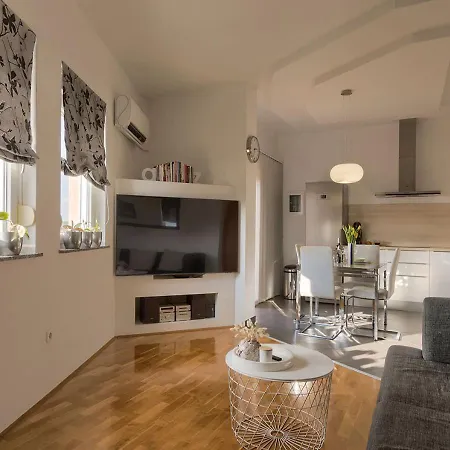 Apartment Leki - Newly Renovated, Modern Spot Pula