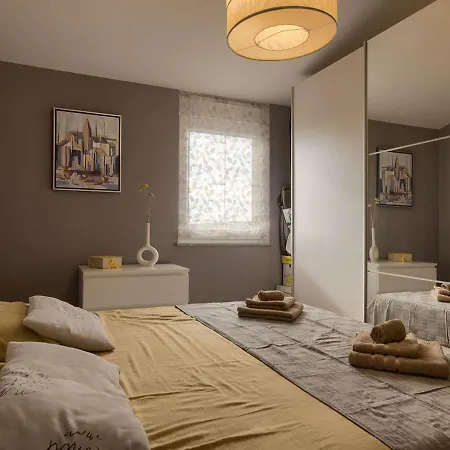 Leki - Newly Renovated, Modern Spot Apartment