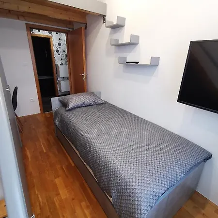 Leki - Newly Renovated, Modern Spot Apartment *
