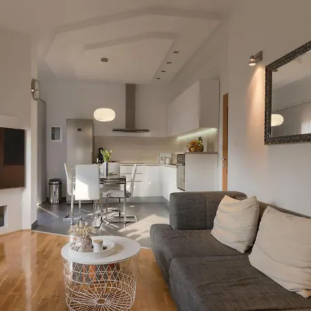 Leki - Newly Renovated, Modern Spot Appartamento *