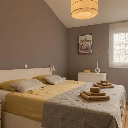 Appartamento Leki - Newly Renovated, Modern Spot Pola