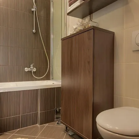 Leki - Newly Renovated, Modern Spot *