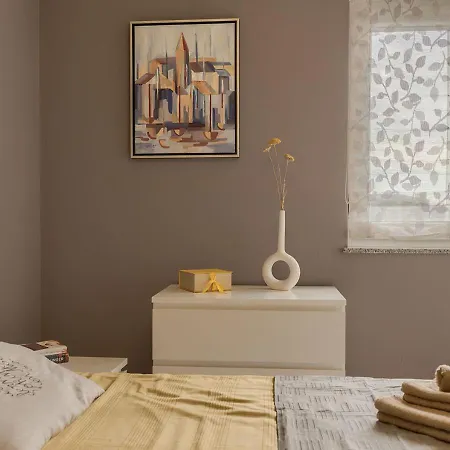 Leki - Newly Renovated, Modern Spot Apartment Pula