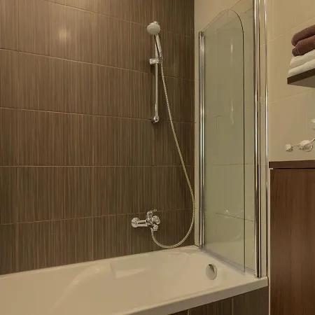 Leki - Newly Renovated, Modern Spot *